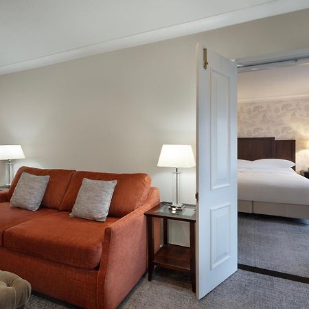 Delta Hotels By Marriott Tudor Park Country Club Maidstone Exteriör bild