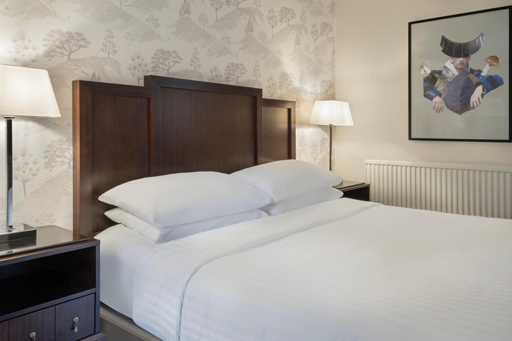 Delta Hotels By Marriott Tudor Park Country Club Maidstone Exteriör bild