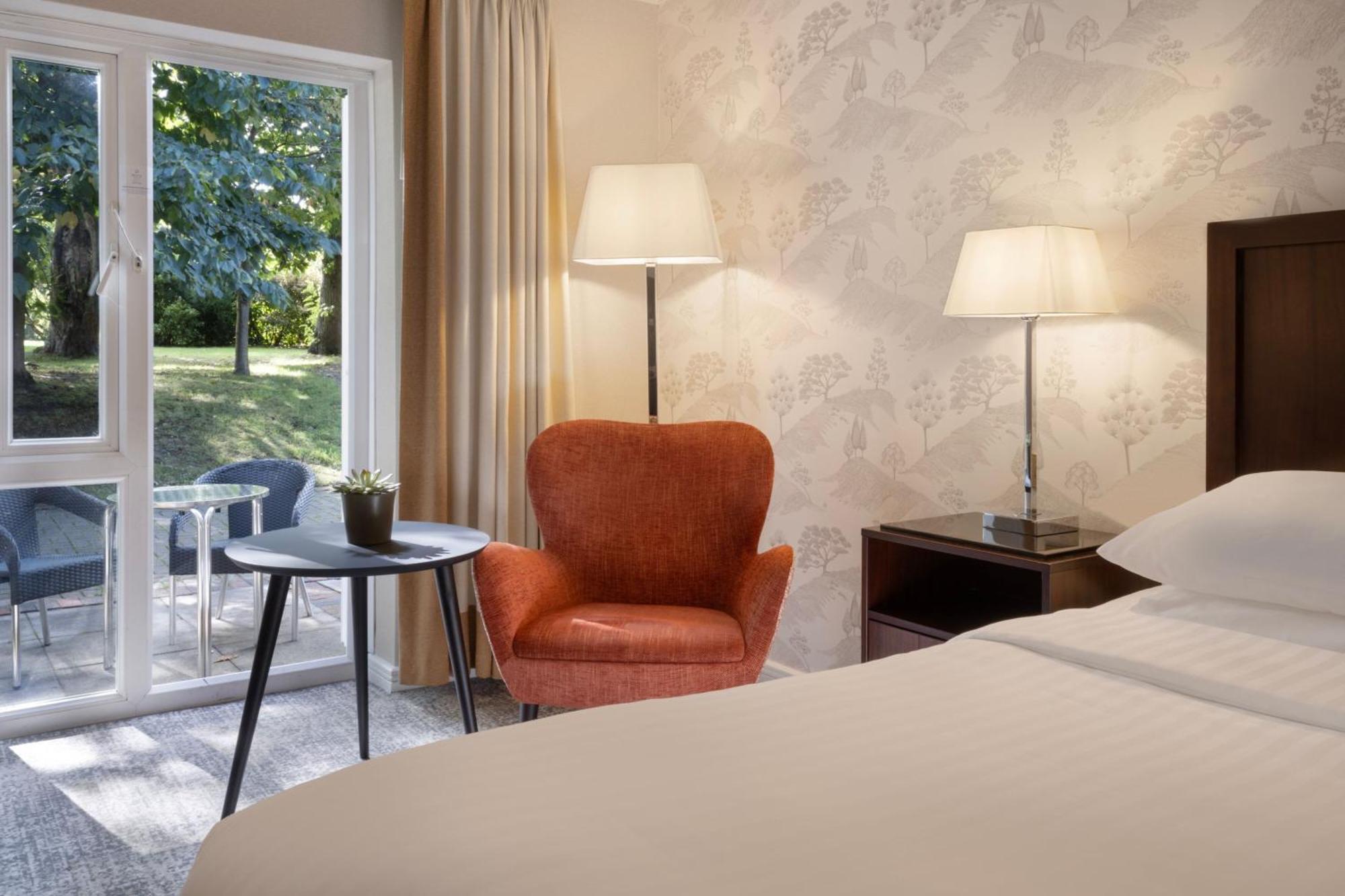 Delta Hotels By Marriott Tudor Park Country Club Maidstone Exteriör bild