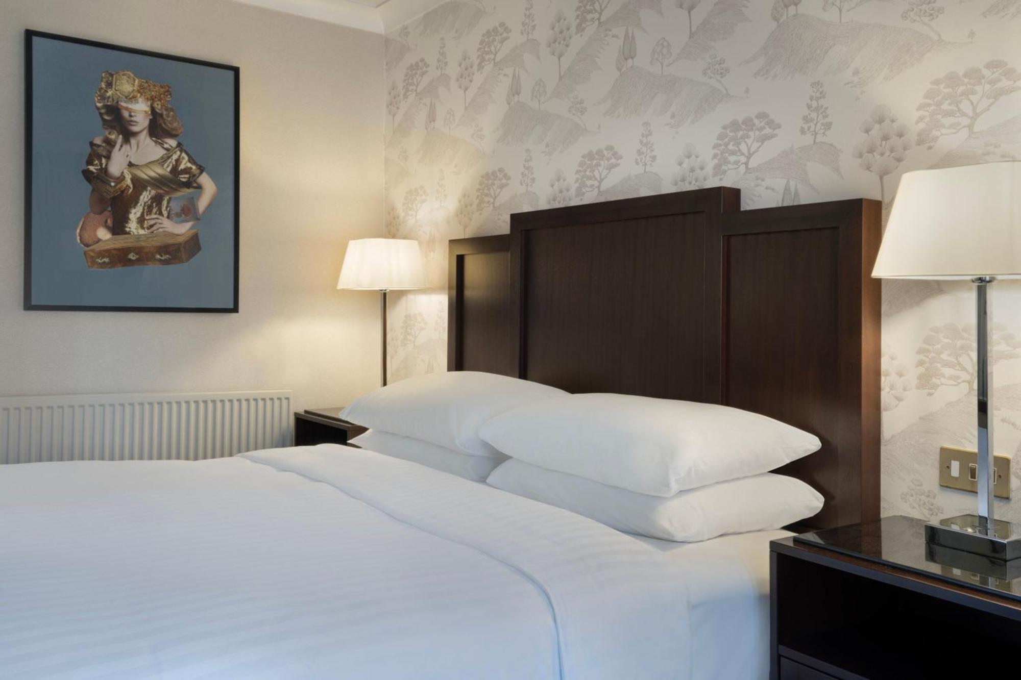 Delta Hotels By Marriott Tudor Park Country Club Maidstone Exteriör bild