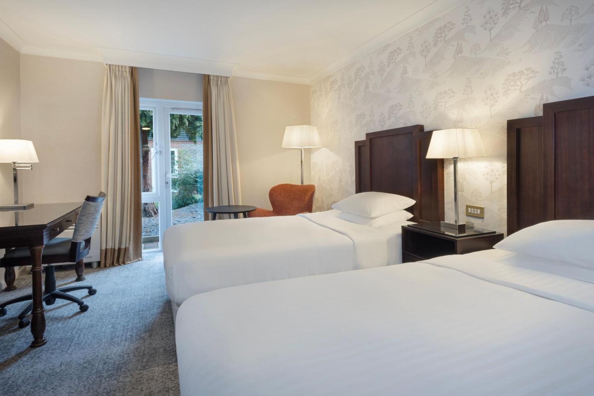 Delta Hotels By Marriott Tudor Park Country Club Maidstone Exteriör bild