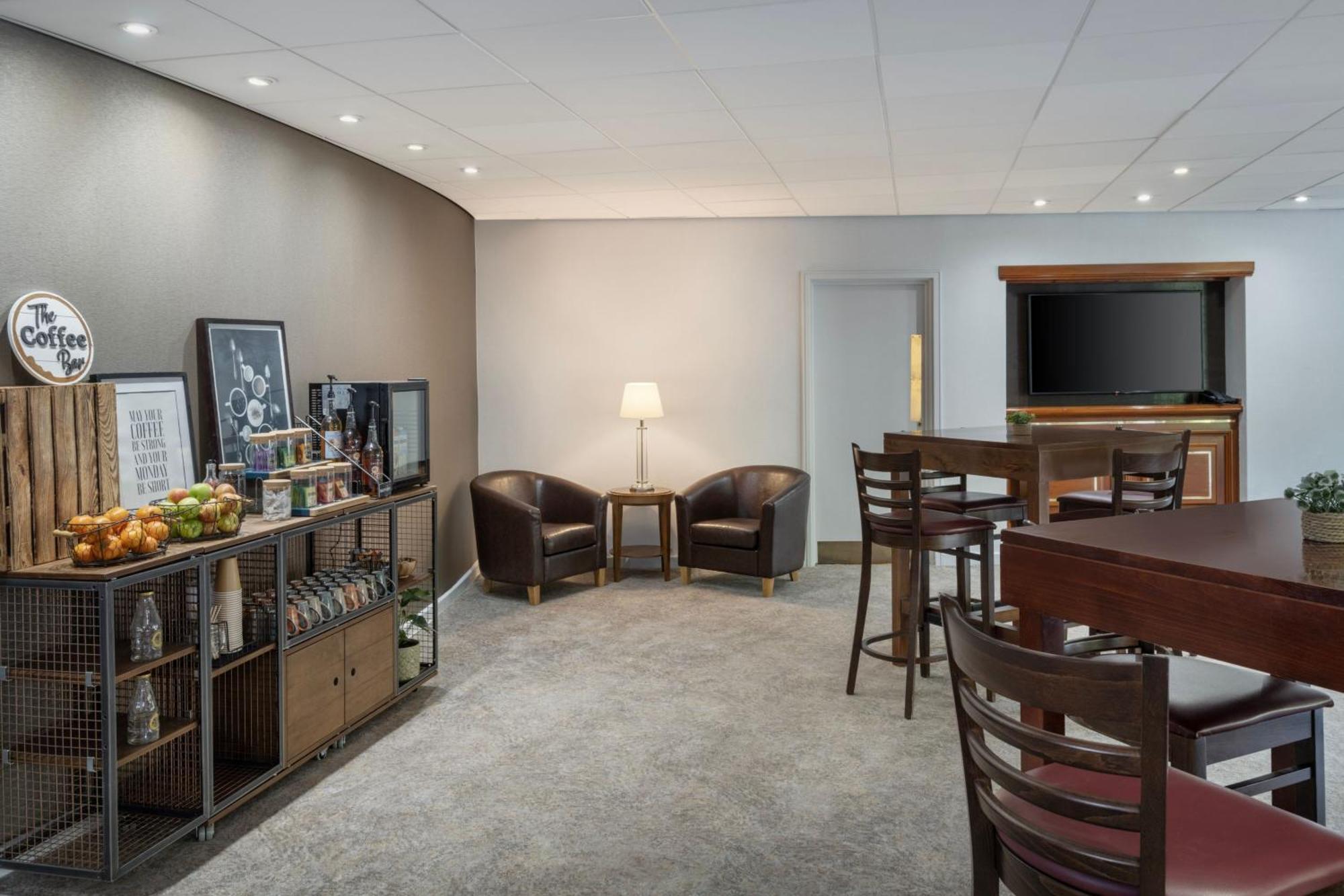 Delta Hotels By Marriott Tudor Park Country Club Maidstone Exteriör bild