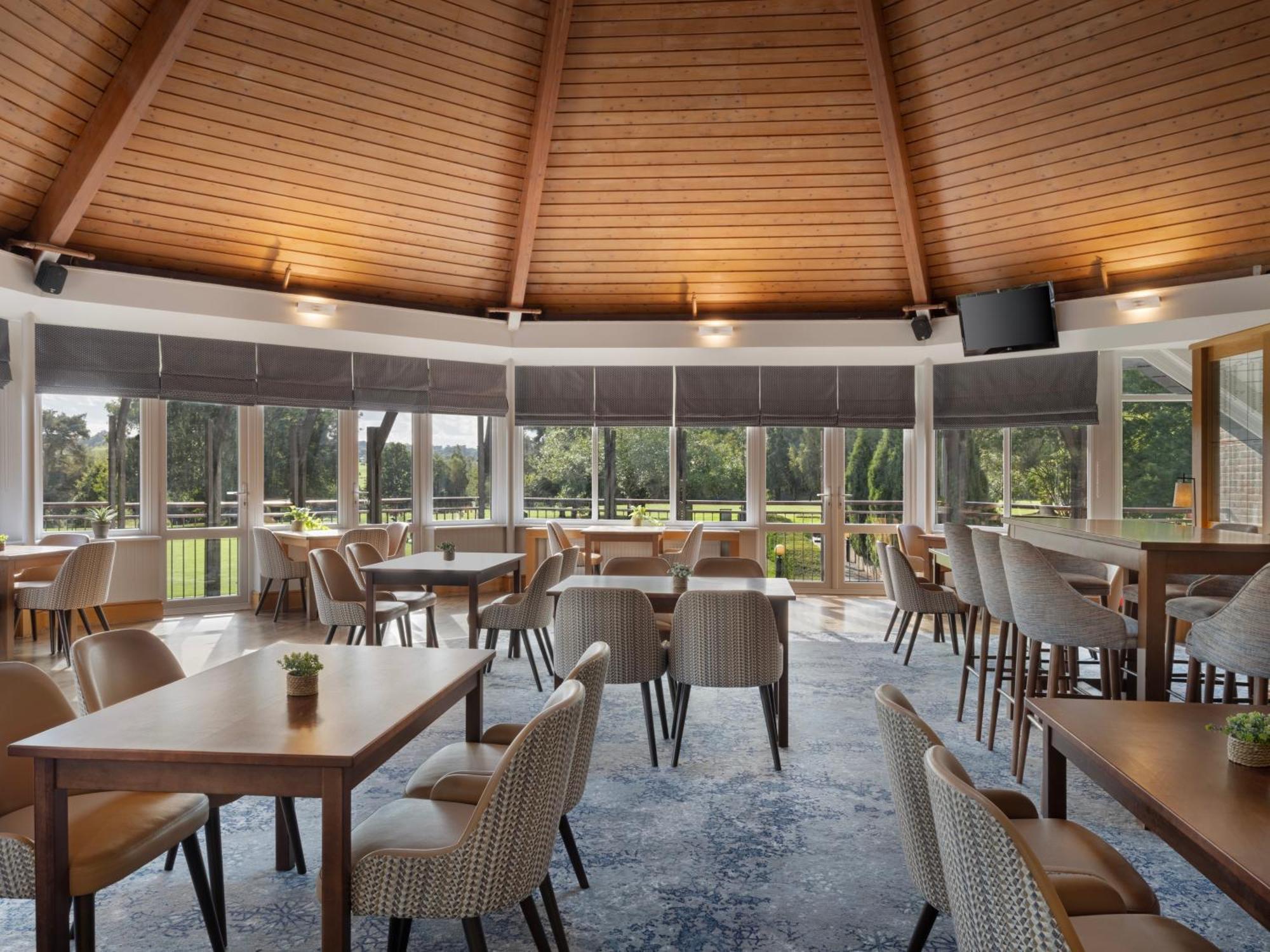 Delta Hotels By Marriott Tudor Park Country Club Maidstone Exteriör bild