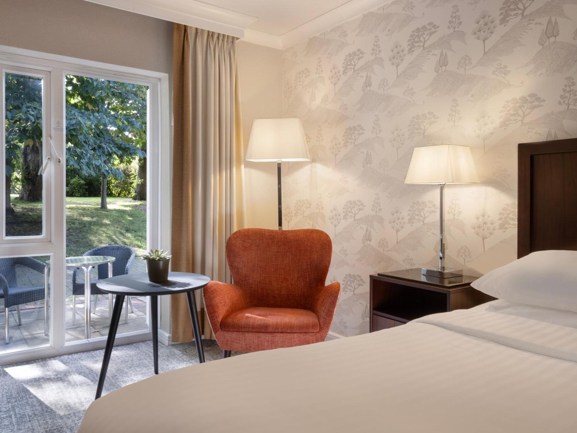 Delta Hotels By Marriott Tudor Park Country Club Maidstone Exteriör bild