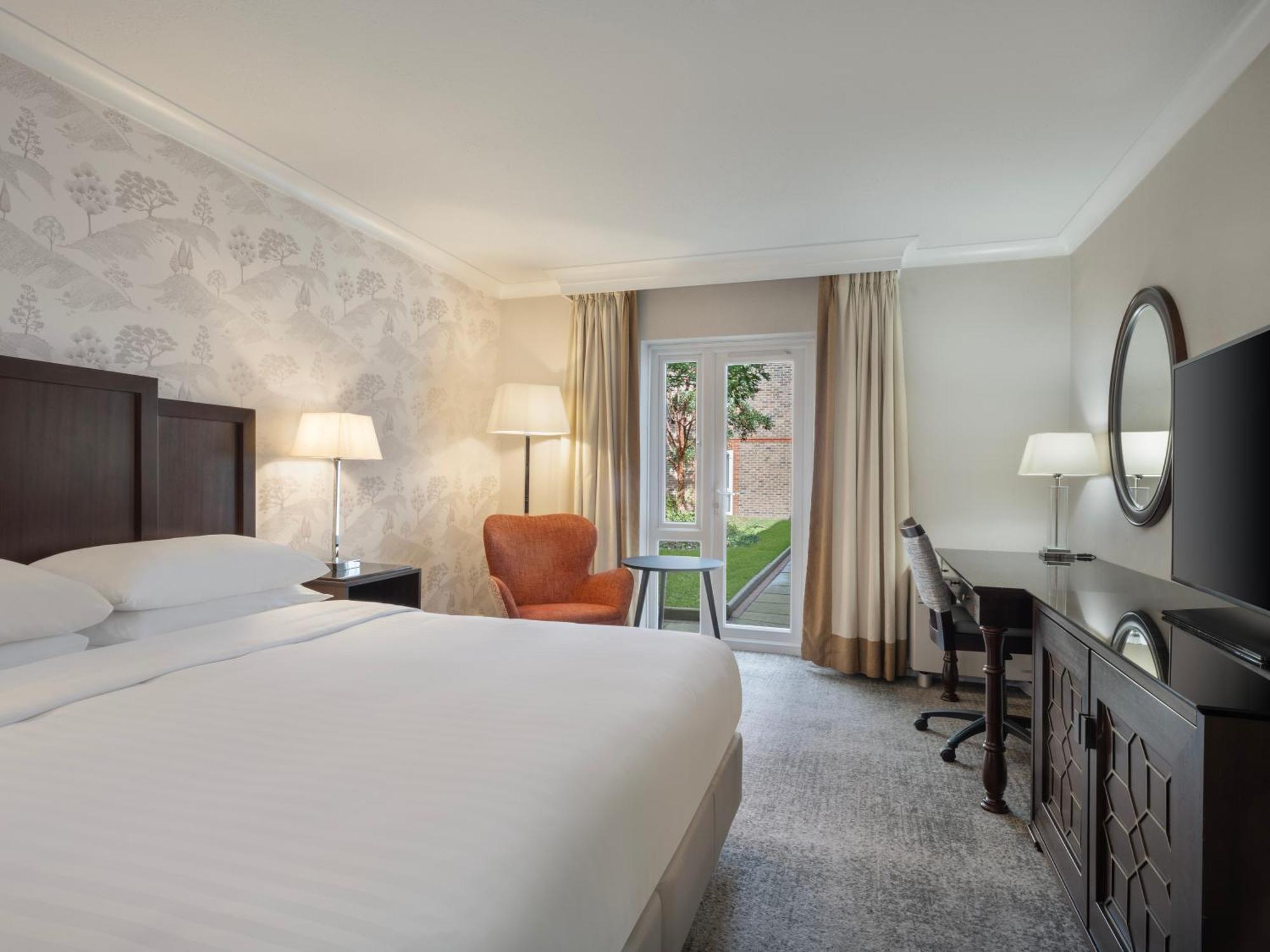 Delta Hotels By Marriott Tudor Park Country Club Maidstone Exteriör bild