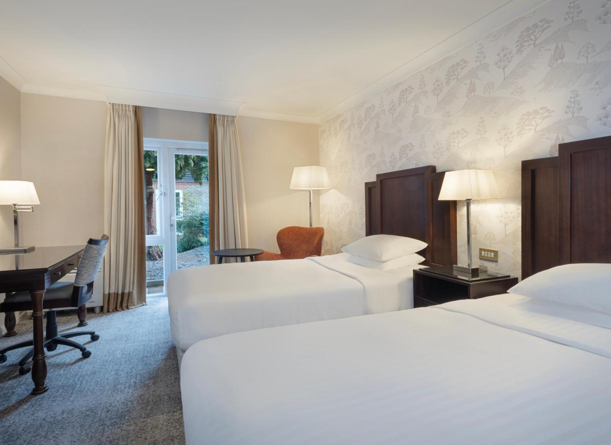 Delta Hotels By Marriott Tudor Park Country Club Maidstone Exteriör bild
