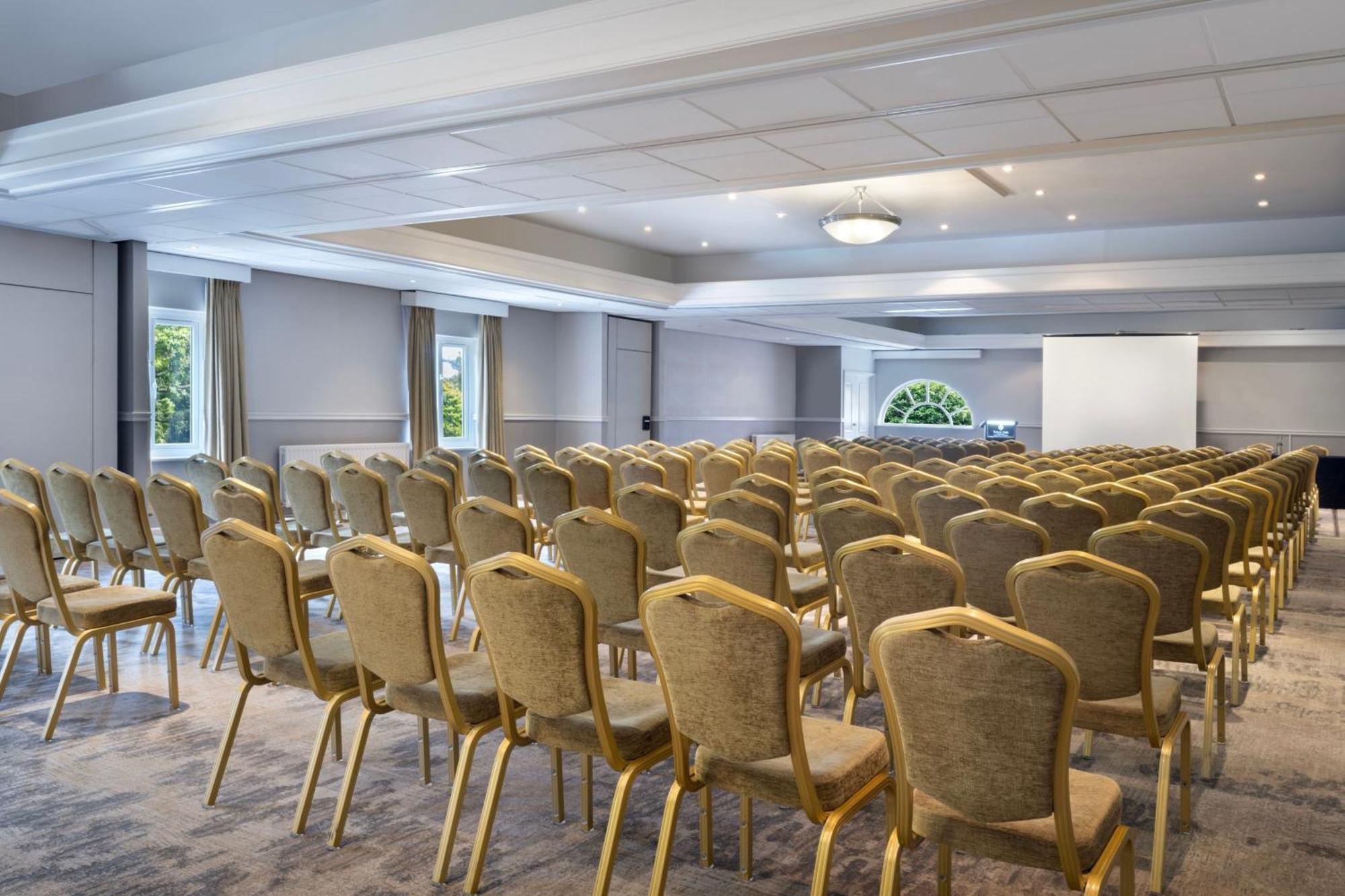 Delta Hotels By Marriott Tudor Park Country Club Maidstone Exteriör bild