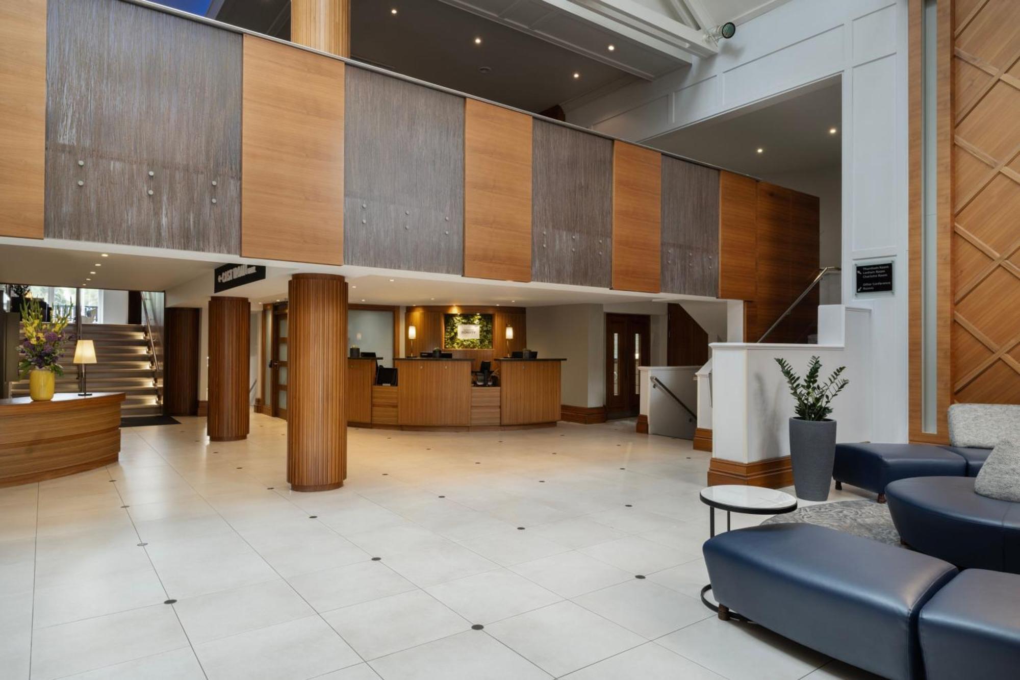 Delta Hotels By Marriott Tudor Park Country Club Maidstone Exteriör bild