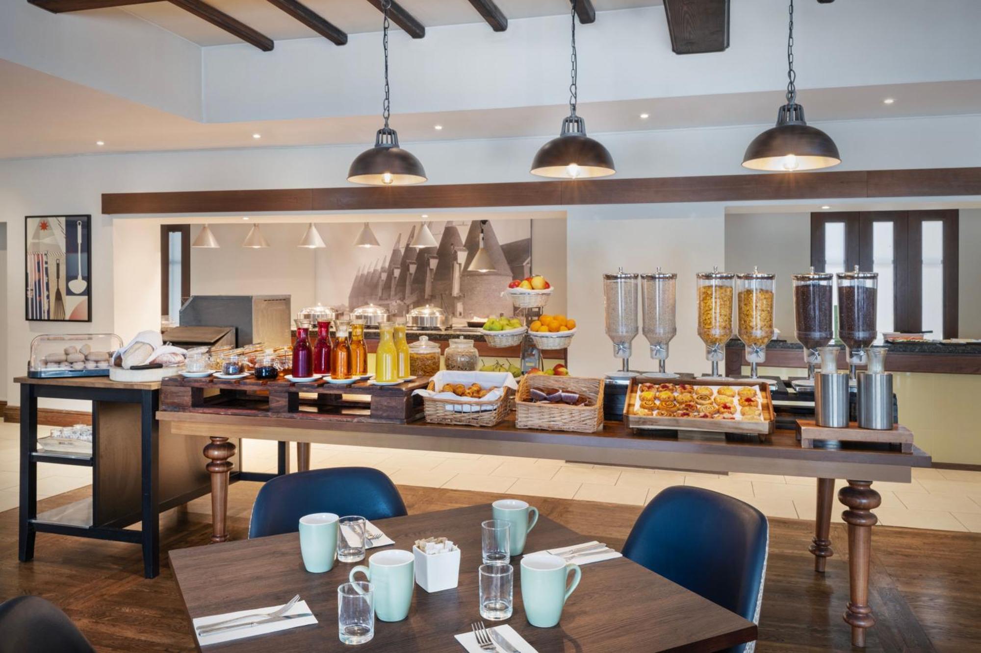 Delta Hotels By Marriott Tudor Park Country Club Maidstone Exteriör bild