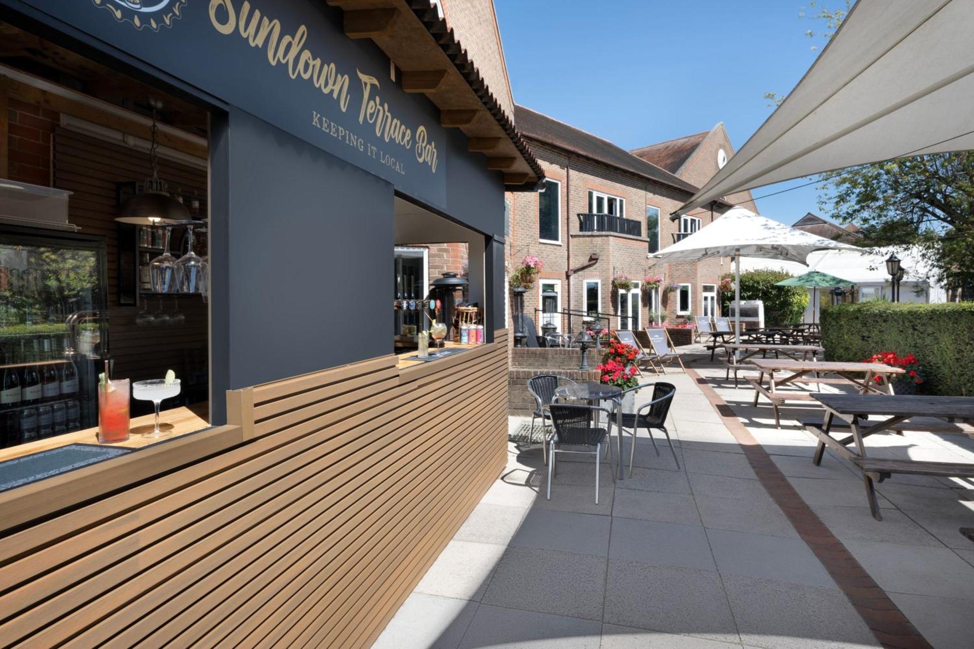 Delta Hotels By Marriott Tudor Park Country Club Maidstone Exteriör bild