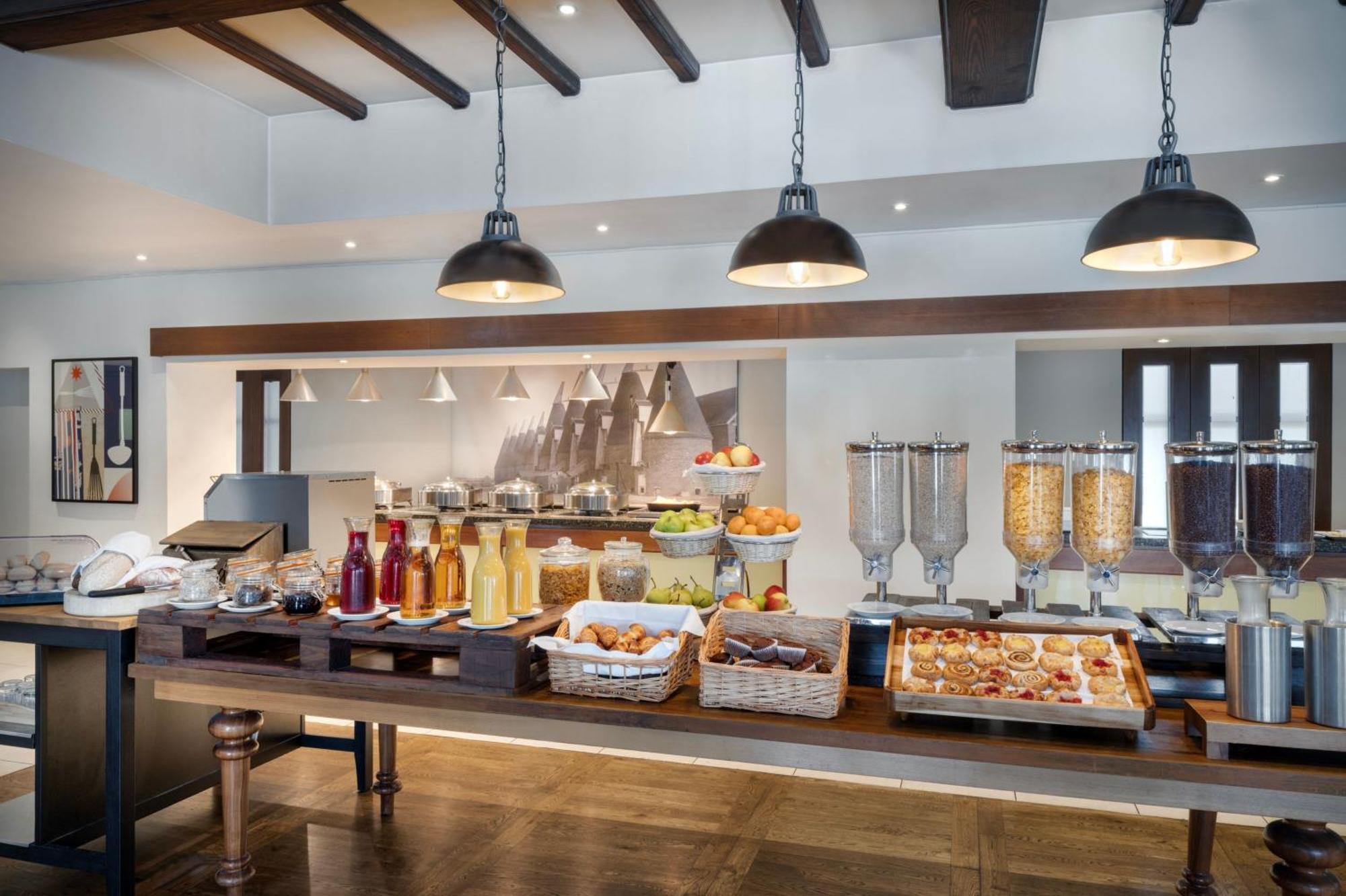 Delta Hotels By Marriott Tudor Park Country Club Maidstone Exteriör bild