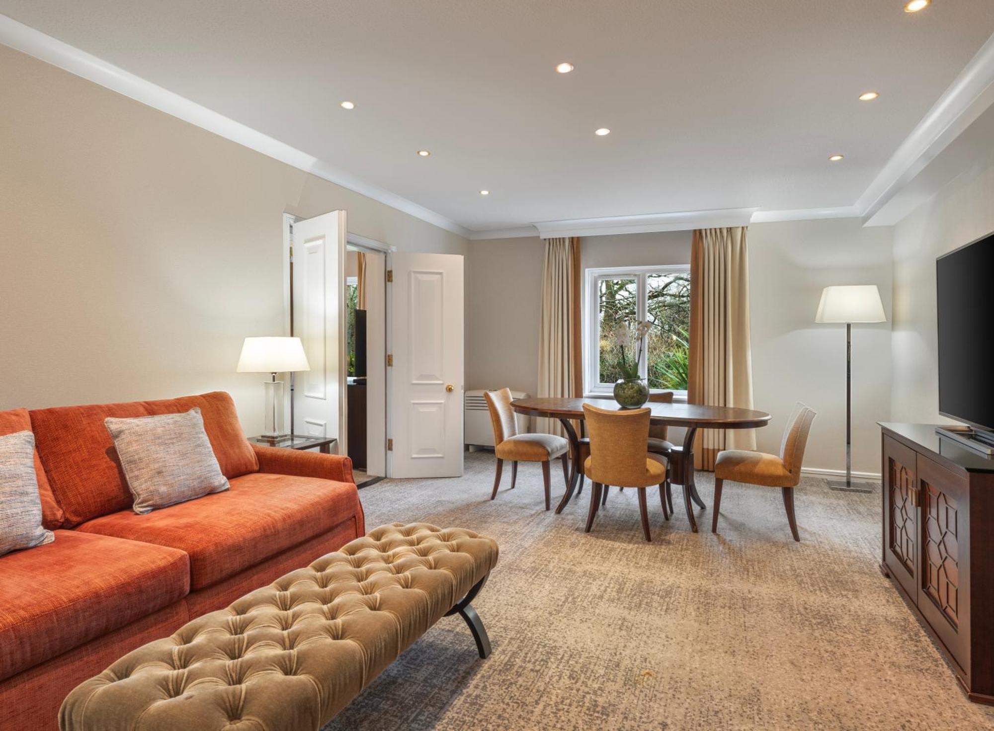 Delta Hotels By Marriott Tudor Park Country Club Maidstone Exteriör bild