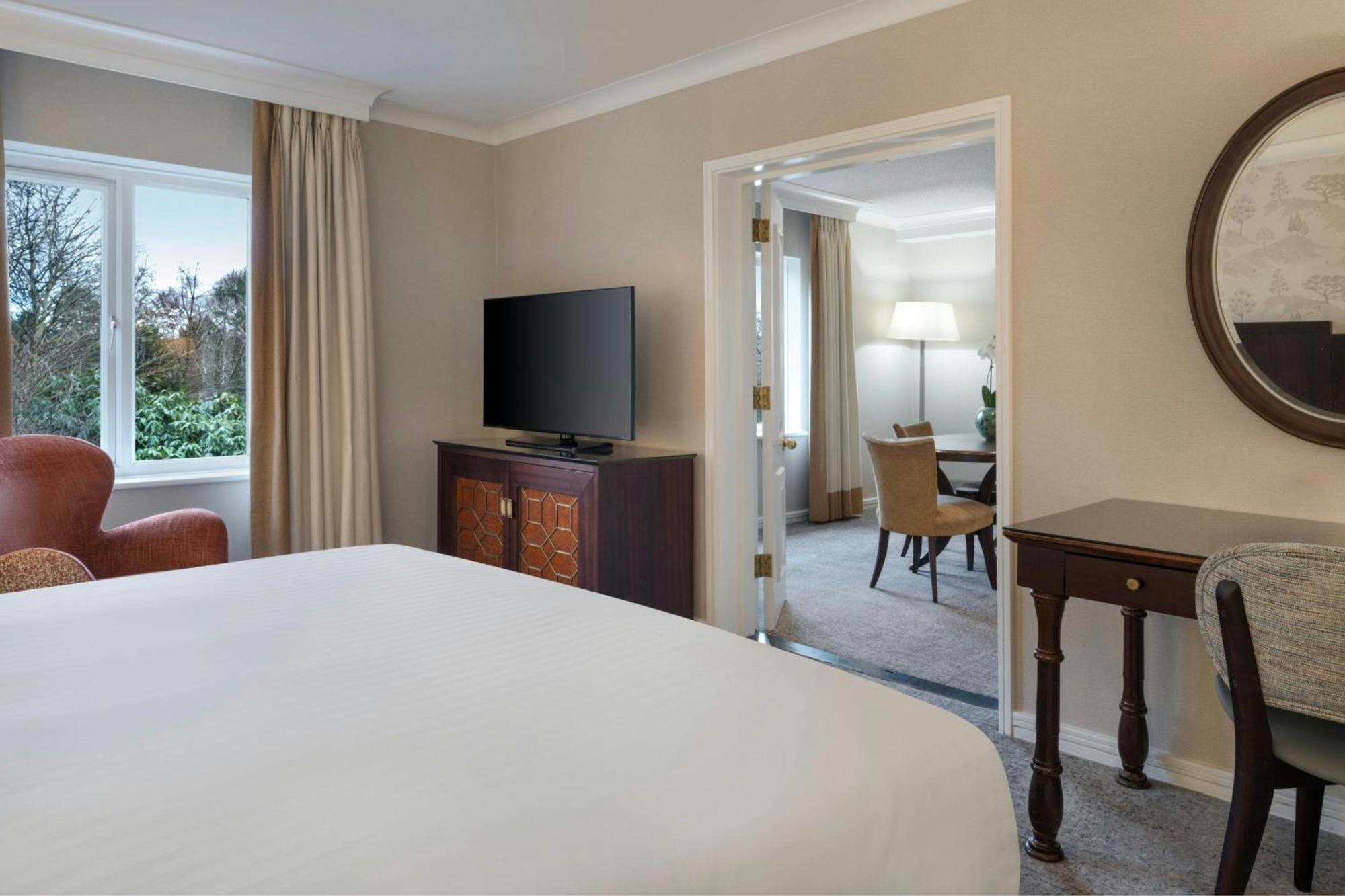 Delta Hotels By Marriott Tudor Park Country Club Maidstone Exteriör bild