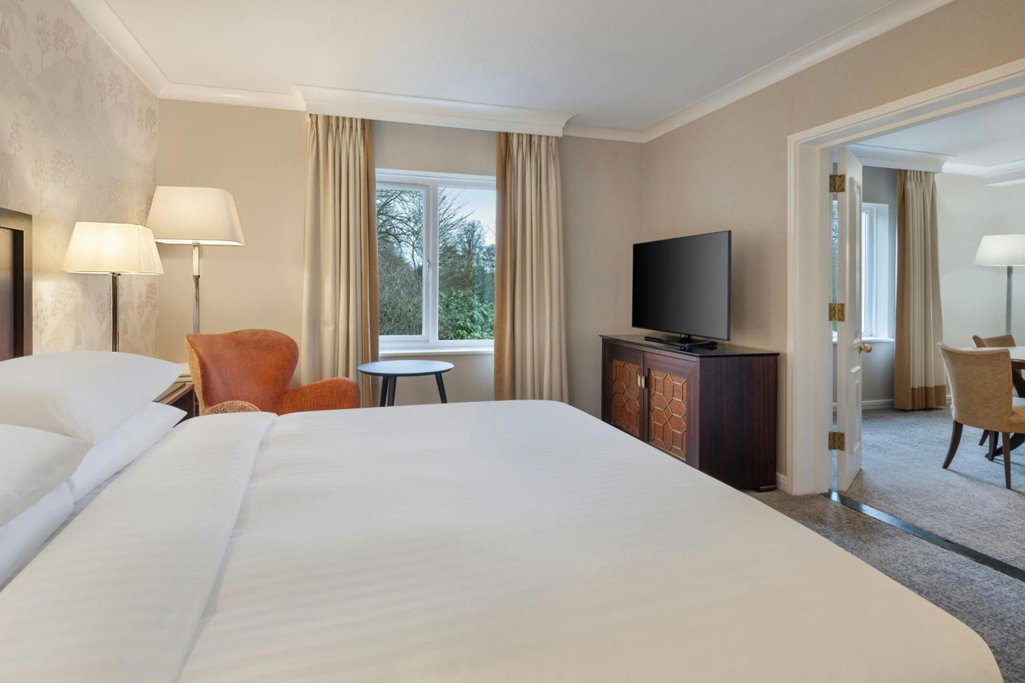 Delta Hotels By Marriott Tudor Park Country Club Maidstone Exteriör bild